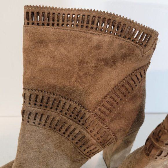 ISOLA Suede Ankle Boots Sz 8 Women's Tan Geometric Cutout - Picture 9 of 10